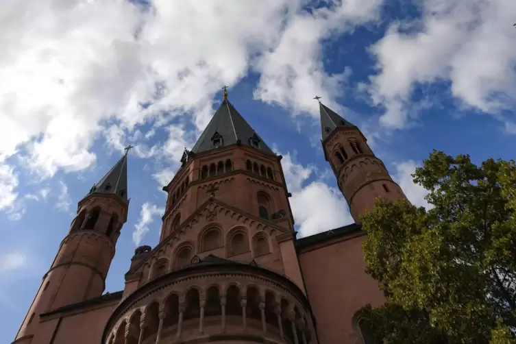 Blick auf den Mainzer Dom. Eine neue Frauenkommission soll unter anderem Schritte ausarbeiten, wie Frauen stärker beteiligt werd