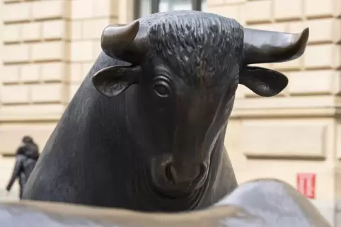Der Bulle als Symbol für steigende Kurse vor der Deutschen Börse in Frankfurt. 