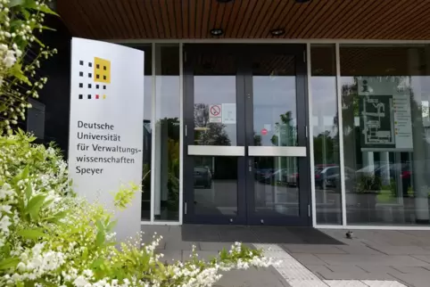 Künftig auch Zugang zu Stadtratssitzungen: Porträt der Speyerer Uni in der Freiherr-vom-Stein-Straße.