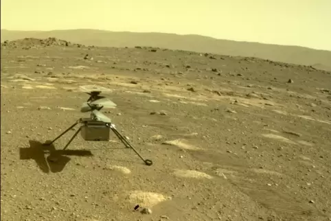 Einsatz unter extremen Bedingungen: Der Hubschrauber „Ingenuity“ auf dem Mars, aufgenommen von der hinteren Kamera des Rovers „P