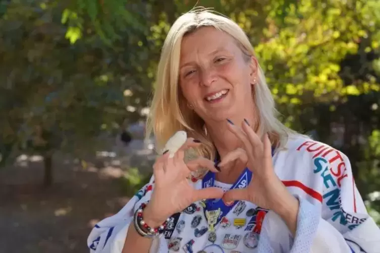 Ist selbst gro&szlig;er Adler-Fan: Fachkinderkrankenschwester Karen Kutschbach. 