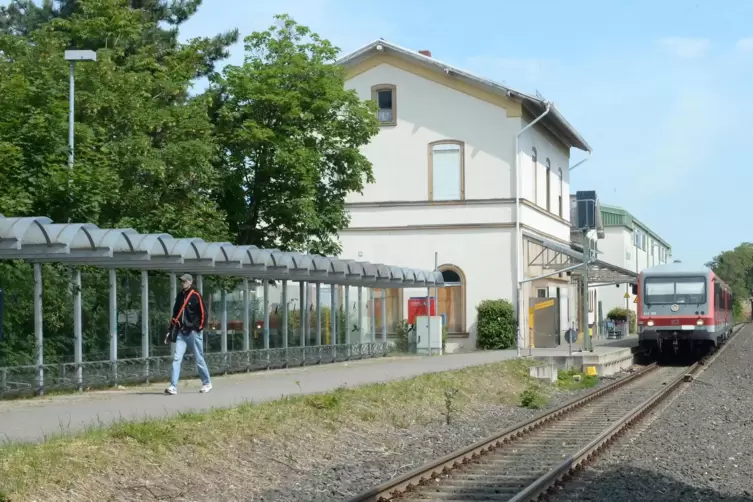 Schauplatz der Geschichte: der Bahnhof in Deidesheim. 
