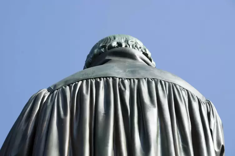 Luther auf seinem Denkmal in Worms. 