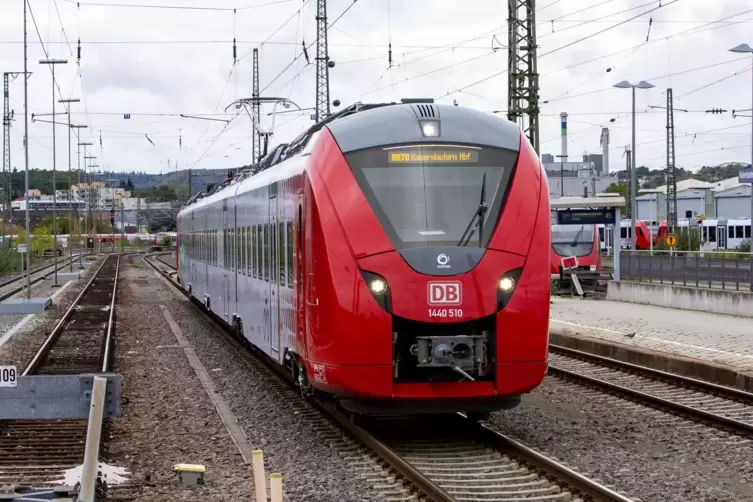 Alstom-Triebwagen der Baureihe 1440, die normalerweise auf der Regionalbahn-Linie zwischen Kaiserslautern und Saarbrücken unterw