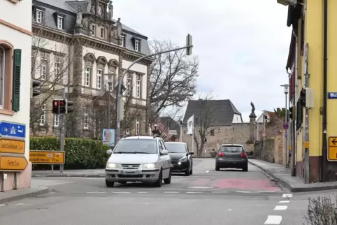 Die Weinstraße in Wachenheim wird mehrere Monate wegen Bauarbeiten gesperrt.