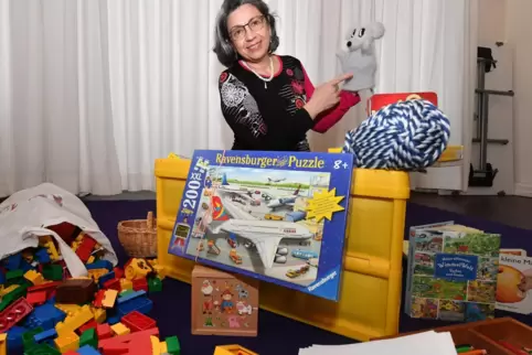 „Sunny“, die Erzählmaus, ist häufig mit dabei, wenn Hildegard Lehnen Kinder betreut. 