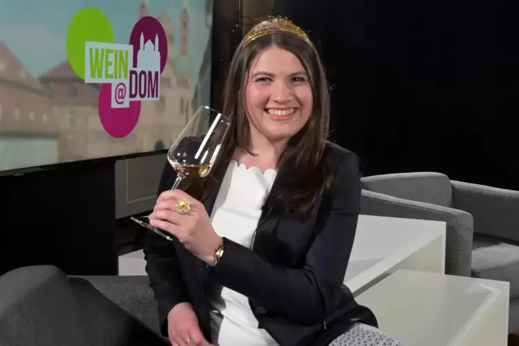 Weinhoheit Saskia Teucke eröffnete am Freitag „Wein@Dom“. 