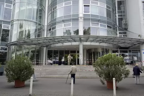 Im Klinikum Ludwigshafen sind die Intensivstationen mittlerweile voll.
