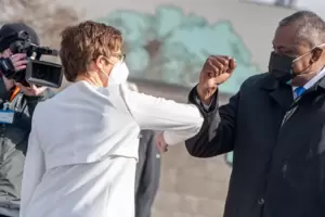 US-Verteidigungsminister Lloyd Austin besuchte am Dienstag in Berlin seine deutsche Amtskollegin Annegret Kramp-Karrenbauer. US-Verteidigungsminister Lloyd Austin besuchte am Dienstag in Berlin seine deutsche Amtskollegin Annegret Kramp-Karrenbauer.