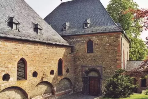 Die 1938 zerstörte Synagoge wurde nach dem Zweiten Weltkrieg mit Originalsteinen wieder aufgebaut.