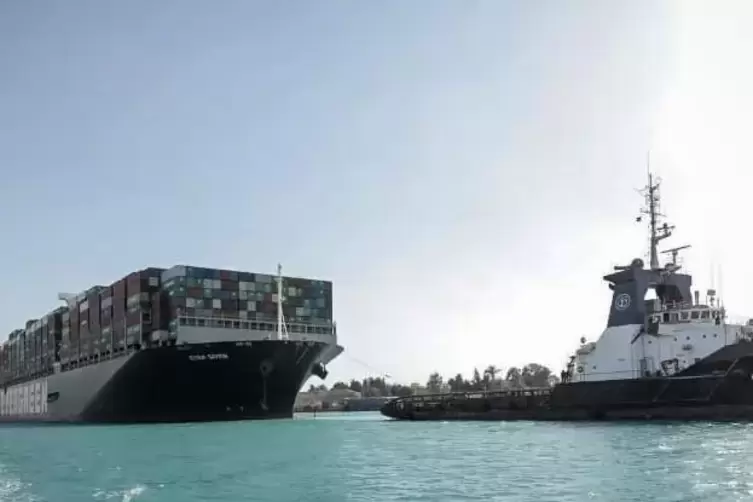 Das Containerschiff „Ever Given“ auf dem Suez-Kanal, nachdem es freigeschleppt wurde.
