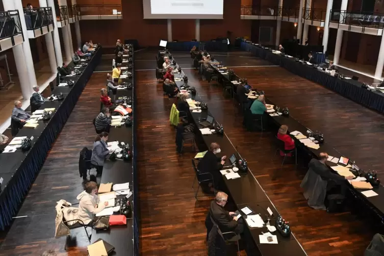 Größtenteils mit Maske und Abstand: eine Sitzung des Frankenthaler Stadtrats im Dezember vergangenen Jahres.