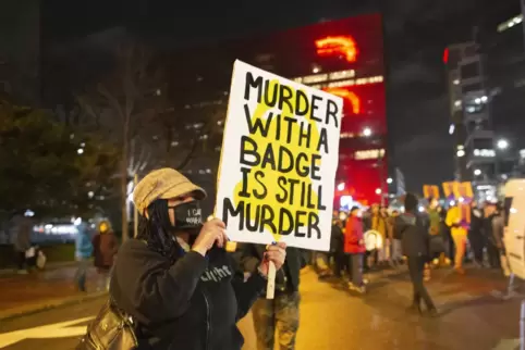 Die Lage in Minneapolis ist ohnehin angespannt wegen des Prozesses gegen den Polizisten, der für den Tod des Afroamerikaners Geo