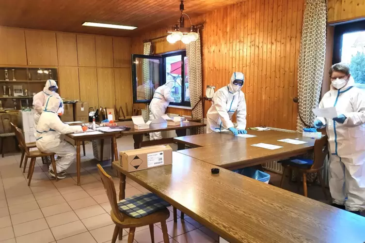Das Wallhalber DRK hilft auch im Testzentrum in Thaleischweiler-Fröschen mit, das montags, mittwochs und freitags geöffnet hat. 