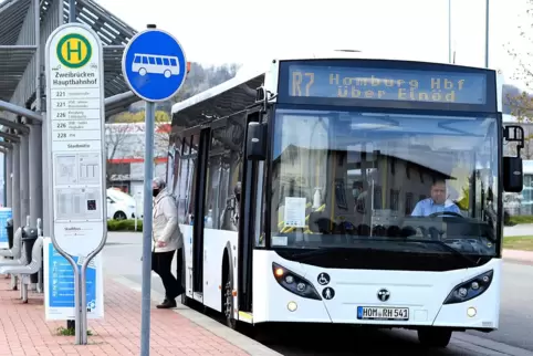 Saar-Mobil bedient die Überlandlinie R 7 von Homburg nach Zweibrücken.