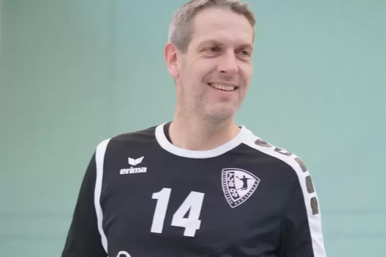 Im Dansenberger Trikot noch immer aktiv: Joachim Schulze, der fr&uuml;her f&uuml;r Dahn, Waldfischbach und Rodalben spielte. 