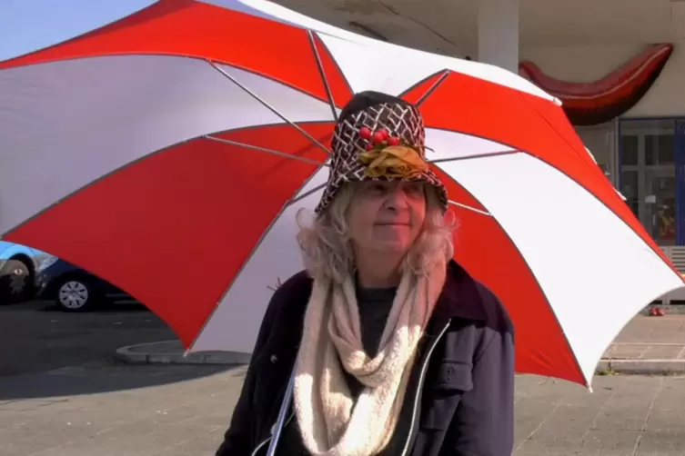 Das magische Kinderm&auml;dchen Mary Poppins (Anna Schultz) muss ...