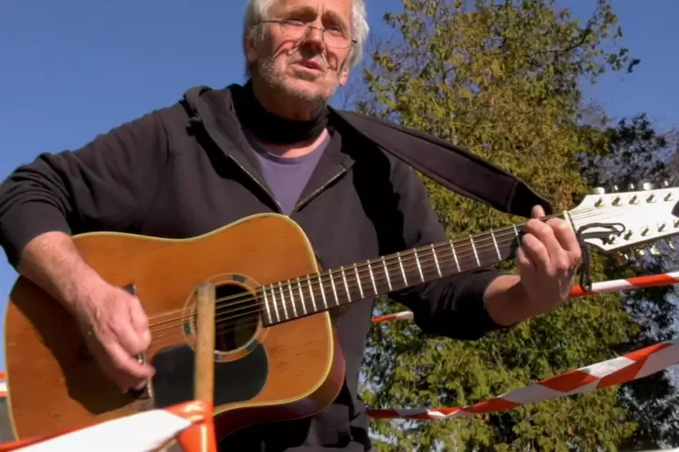 Genauso geht es K&uuml;nstlern wie &bdquo;Blueser&ldquo; Ede Eber-Huber mit ihrem Publikum.