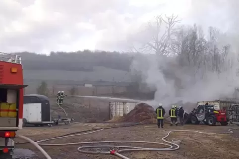 Die Feuerwehr war drei Stunden im Einsatz.