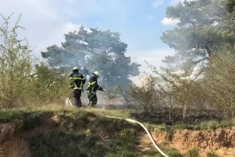 Die Feuerwehr hatte Mühe, bis zum Brandort vorzudringen. 