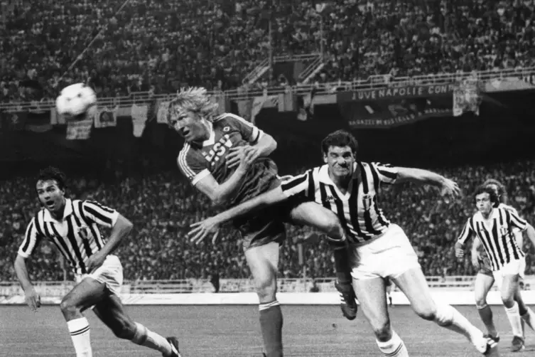 Europapokalsieger mit einem Sieg gegen Juventus Turin: Horst Hrubesch.