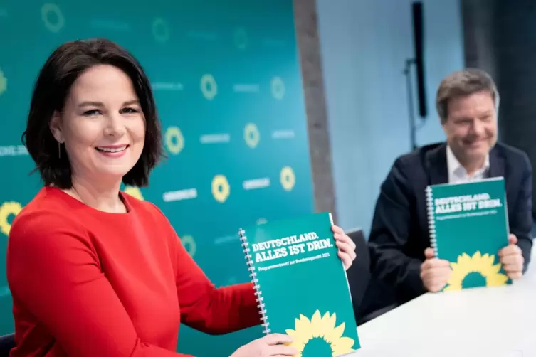 Annalena Baerbock und Robert Habeck haben gemeinsam das Grünen-Wahlprogramm für die Bundestagswahl vorgestellt. Jetzt geht es um