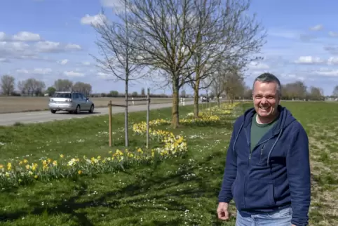 Seit 30 Jahren kümmern sich Ralf Bauer und sein Bruder Axel um den Grünstreifen, den sie von ihren Eltern und einer Tante geerbt