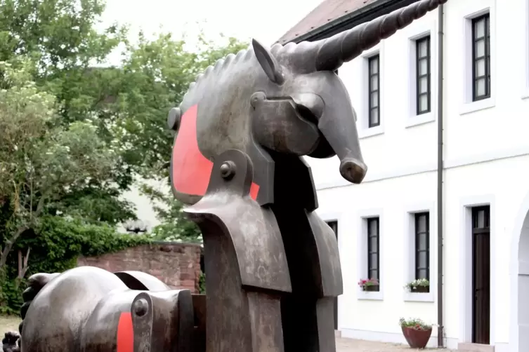 Hier noch im Innenhof des Wadgasserhofs: Das &bdquo;Gro&szlig;e Einhorn&ldquo;, das in die japanische Partnerstadt gebracht wurde.