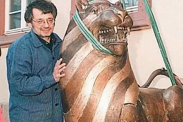 Der Bildhauer Gernot Rumpf prägt die Region mit seinen Werken schon seit Jahrzehnten wie kaum ein Zweiter: Der 1997 vor dem Neus