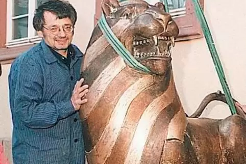 Der Bildhauer Gernot Rumpf prägt die Region mit seinen Werken schon seit Jahrzehnten wie kaum ein Zweiter: Der 1997 vor dem Neus
