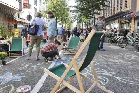 Eine Wohlfühloase, wo sonst Autos fahren: Fußgänger durften sich 2019 in der gesperrten Mannheimer Fressgasse ausbreiten.