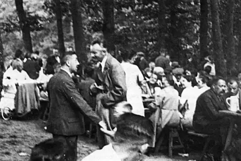 Adolf Ludwig (vorne links), beim Pfalztreffen der SPD 1932, war nicht im inneren Zirkel der Widerstandsgruppe, aber mit Mitglied