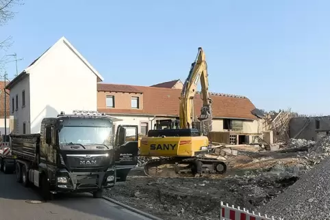 In der Ottersheimer Ortsmitte wird gerade Platz für den Neubau geschaffen.