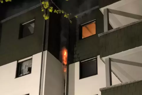 In der Dehnfuge: das Feuer. 