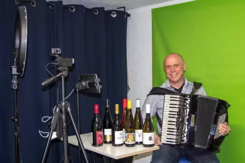 Vom Keller ins heimische Wohnzimmer: Thomas Rittler streamt auch live digitale Weinproben oder Konzerte.
