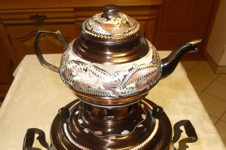 Horst Klamms Samowar ist ein Geschenk seines t&uuml;rkischen Arbeiteskollegen.