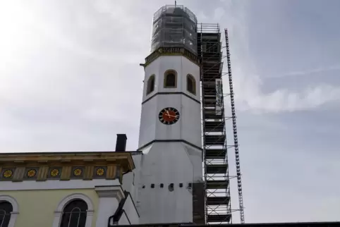 Schon vor fünf Jahren hatten sich die ersten Teile von der Verkleidung der Turmspitze gelöst.