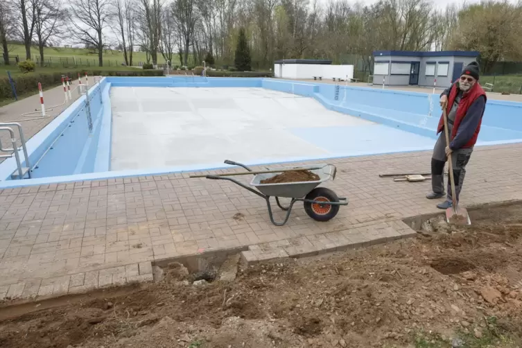 Alles neu: Das Mehlinger Bad wurde im vergangenen Jahr umfangreich saniert. Jetzt laufen letzte Arbeiten. 