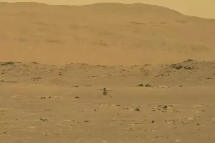 „Ingenuity“ bei der Landung – gesehen vom Mars-Rover „Perseverance“. 