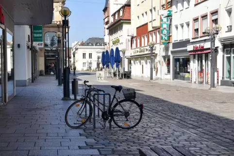 Für Autos ist die Landauer Fußgängerzone tabu – außer zu bestimmten Zeiten.