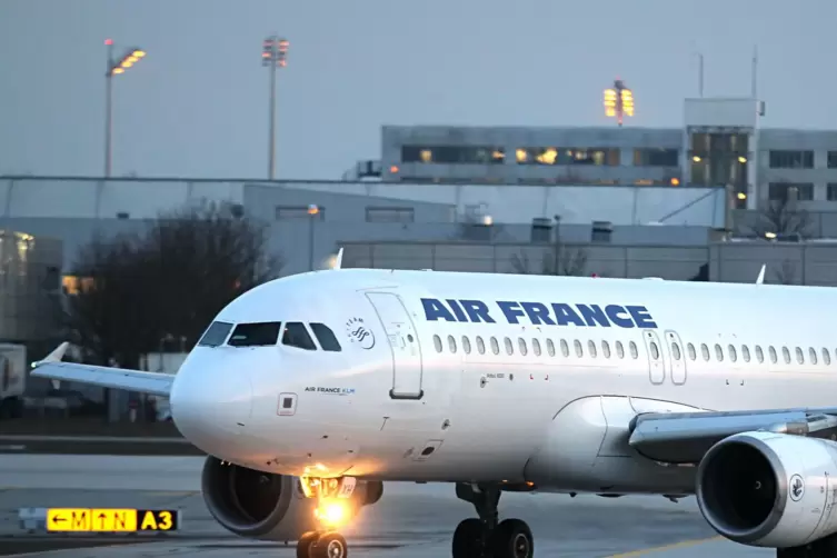 In Frankreich wird der Inlandsflugverkehr aus Klimaschutzgründen eingeschränkt. 