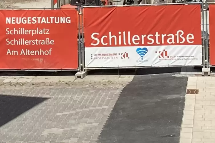 Bald sollen die Bauzäune am Schillerplatz verschwinden.