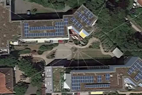 Eine Planzeichnung der Genossenschaft zeigt deren beide Gebäude mit den geplanten Solarpanelen. 