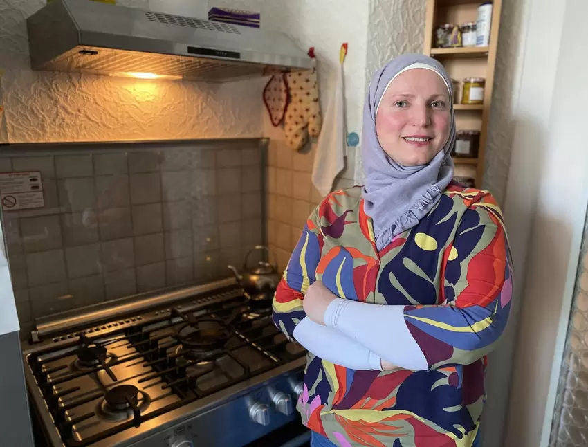 Sulaf Alemadi in ihrer Küche in Grünstadt.