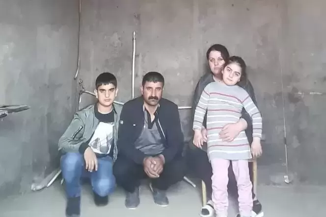 Familie T. in ihrer Unterkunft in Armenien. Familie T. in ihrer Unterkunft in Armenien.