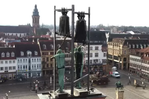 Es ist nicht mehr viel los auf dem Rathausplatz und in der Innenstadt. 