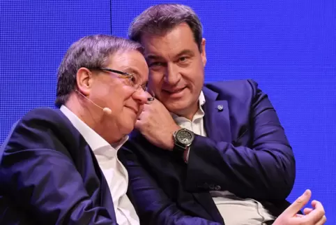 Haben mit ihrem offen ausgetragenen Machtkampf nach Ansicht vieler der Partei geschadet: CDU-Chef Armin Laschet (links) und CSU-