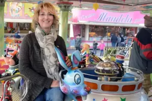 Als Frau vom Kinderkarussell bekannt: Anja Ruppert-Keller. Als Frau vom Kinderkarussell bekannt: Anja Ruppert-Keller.