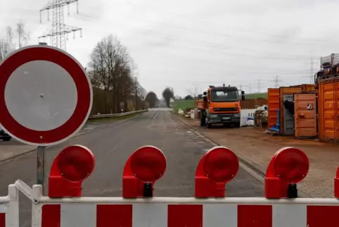 Die L401 in Lohnsfeld ist am Ortsausgang Richtung Wartenberg bis voraussichtlich Freitag, 21. Mai, voll gesperrt. Möglicherweise
