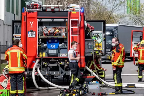 Feuerwehrkräfte wissen nie, zu welchen Einsätzen sie gerufen werden. Daher ist eine Impfung für sie besonders wichtig. 